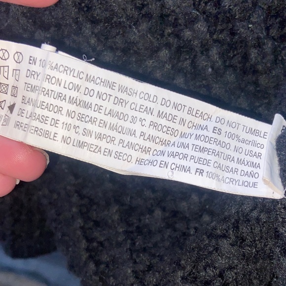 Forever 21 XL Black Crewneck Sweater - Picture 6 of 6
